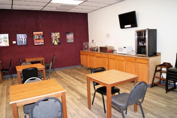 Willow Tree Inn Branson image 5